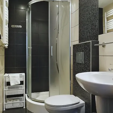 Проживание в семье Szarotka